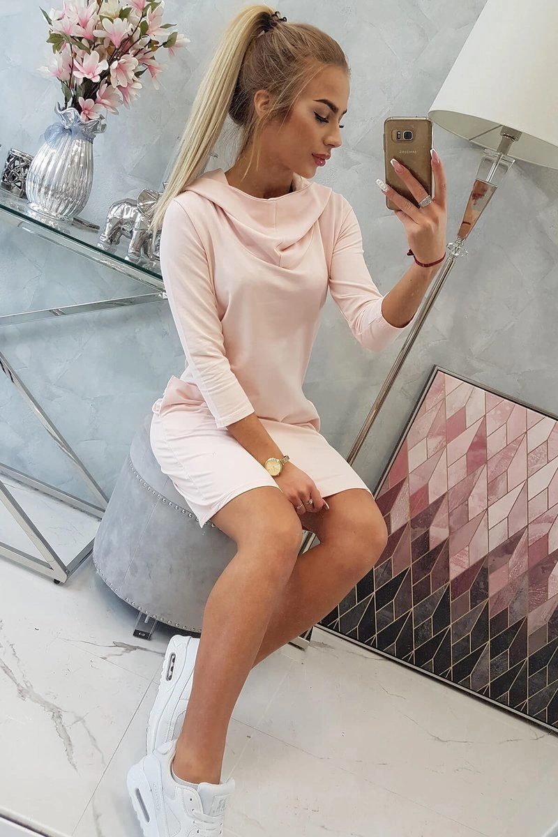 Suknelė su gobtuvu