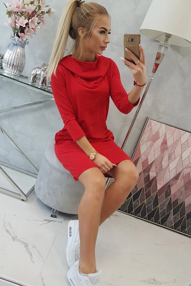 Suknelė su gobtuvu
