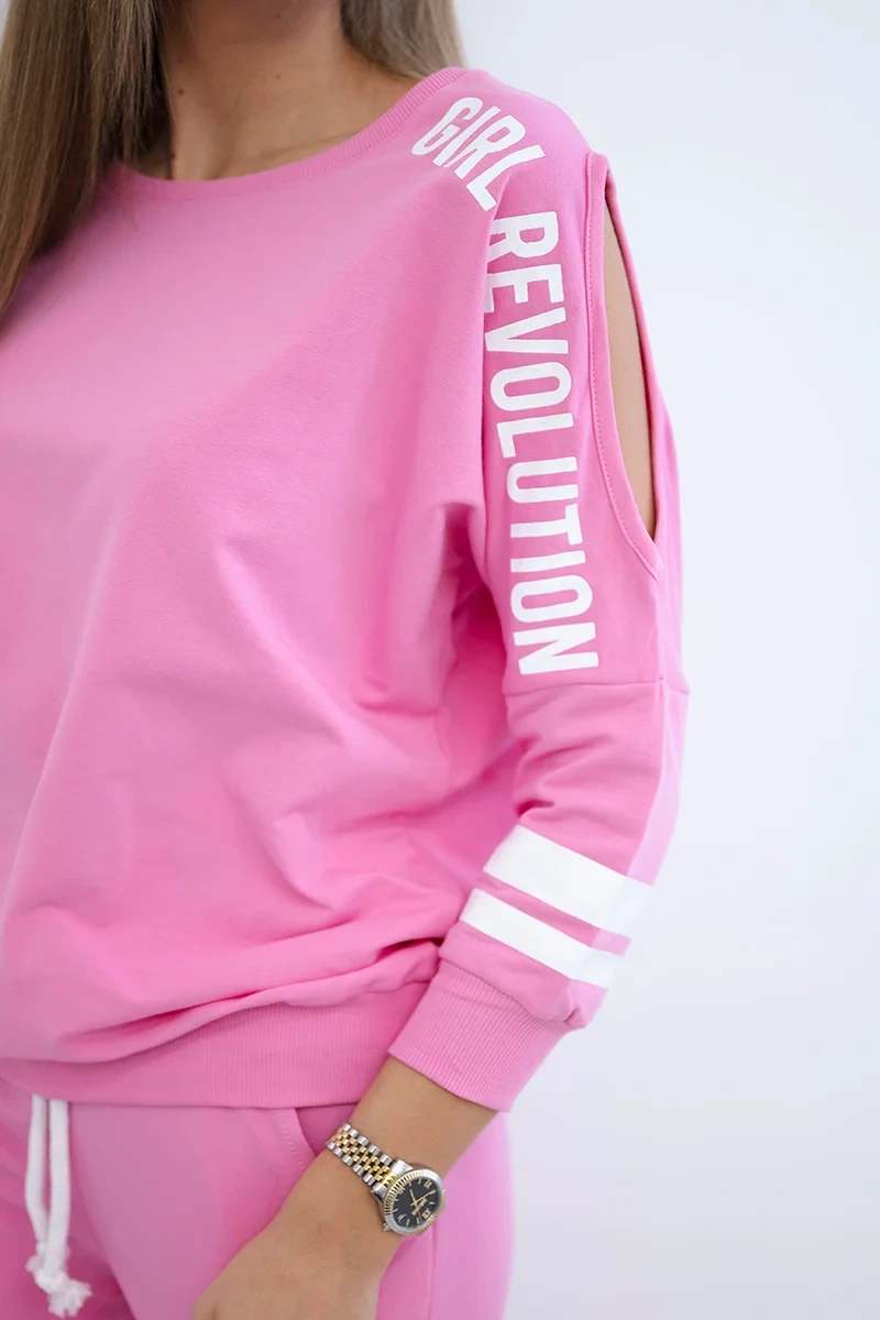 Mergina Revolution rinkinys