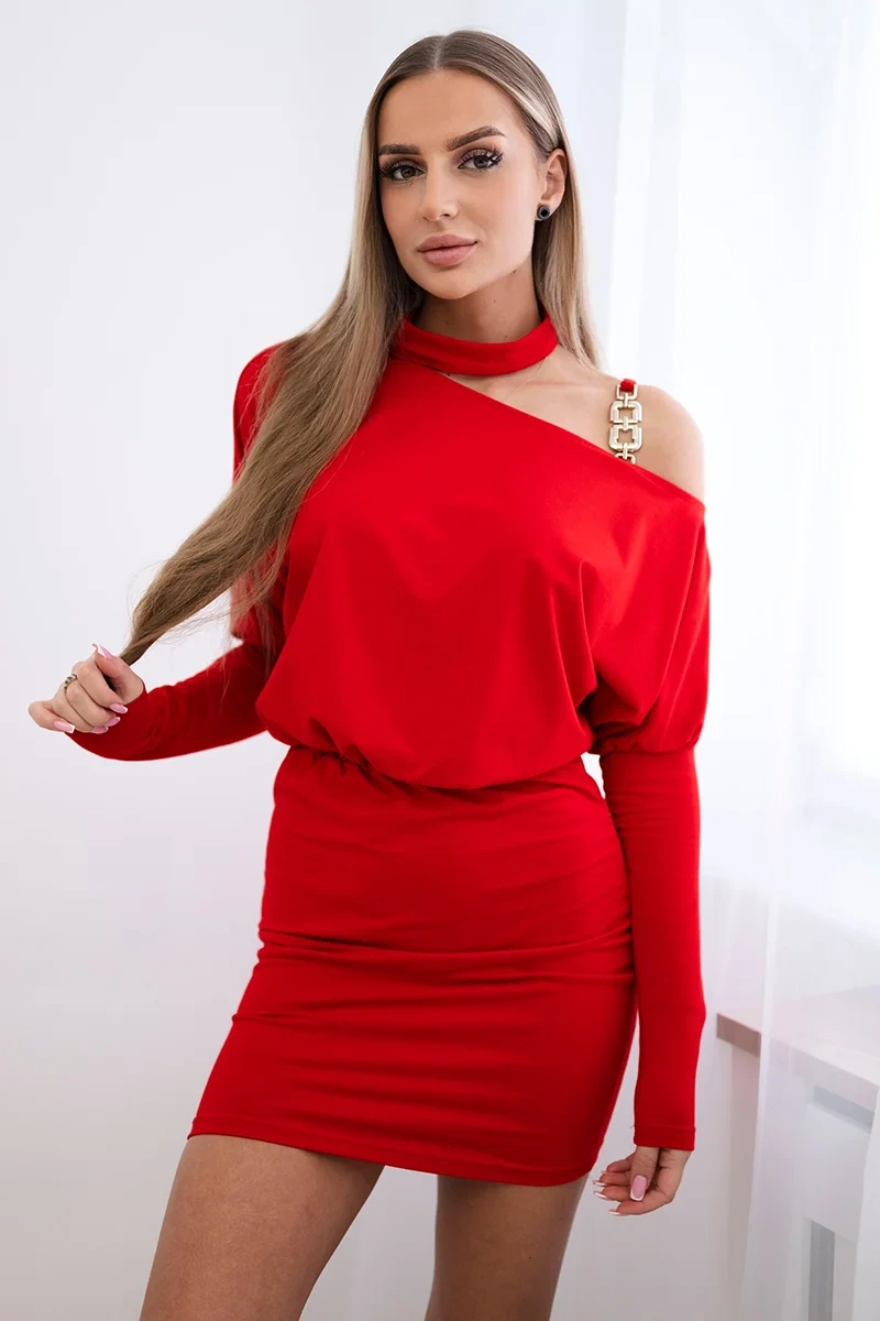 Suknelė su pečių