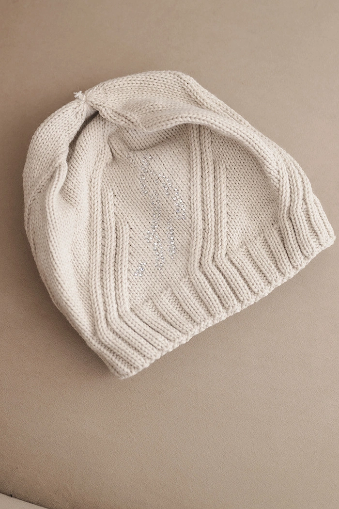 Moteriška žiemos kepurė